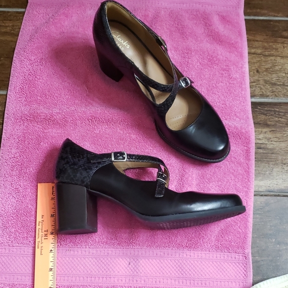 Shoes - Picture 3 of 5